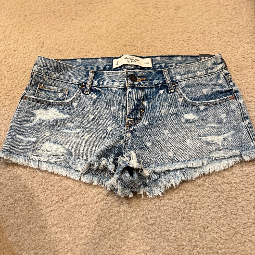 A&F NWT heart print denim shorts size 26